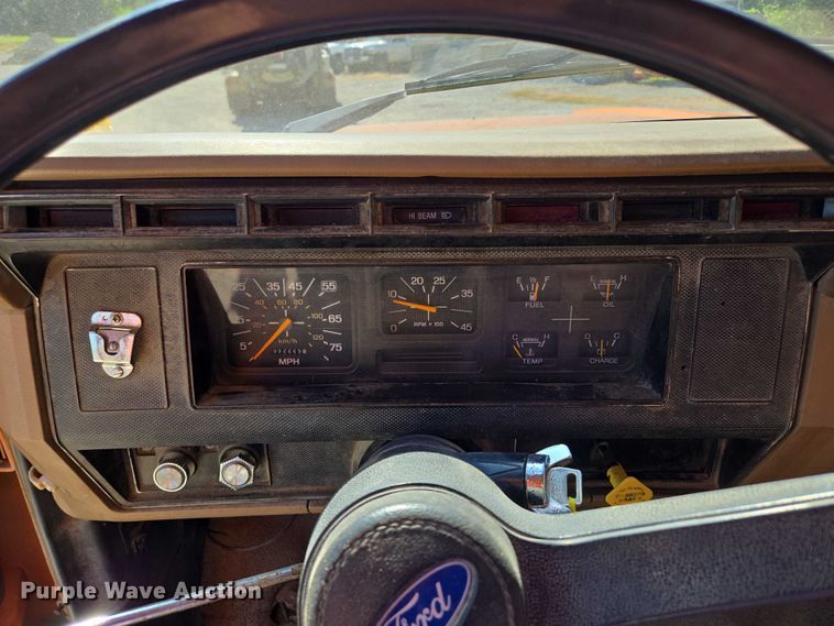 image for item EV1690 1987 Ford F700 dump truck