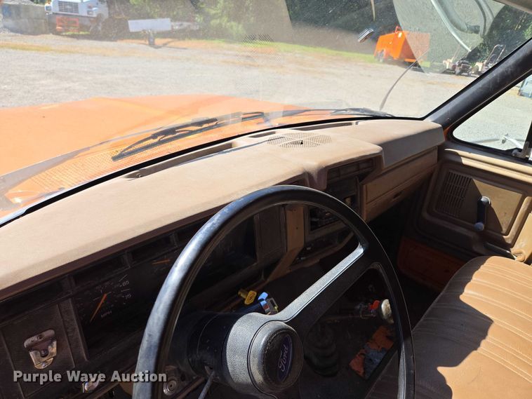 image for item EV1690 1987 Ford F700 dump truck