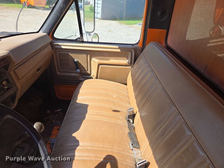 image for item EV1690 1987 Ford F700 dump truck