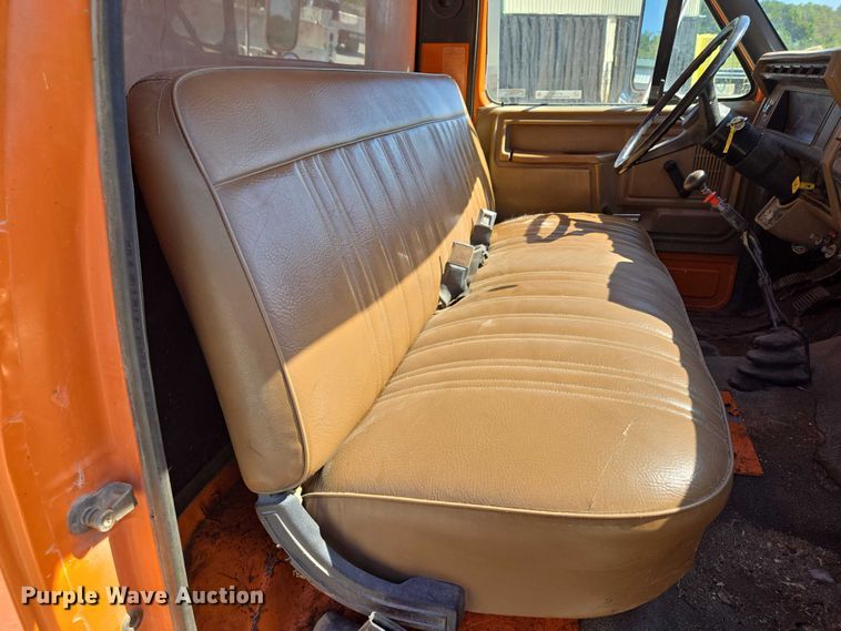 image for item EV1690 1987 Ford F700 dump truck