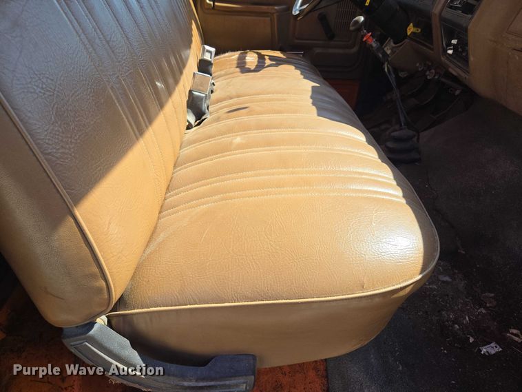 image for item EV1690 1987 Ford F700 dump truck