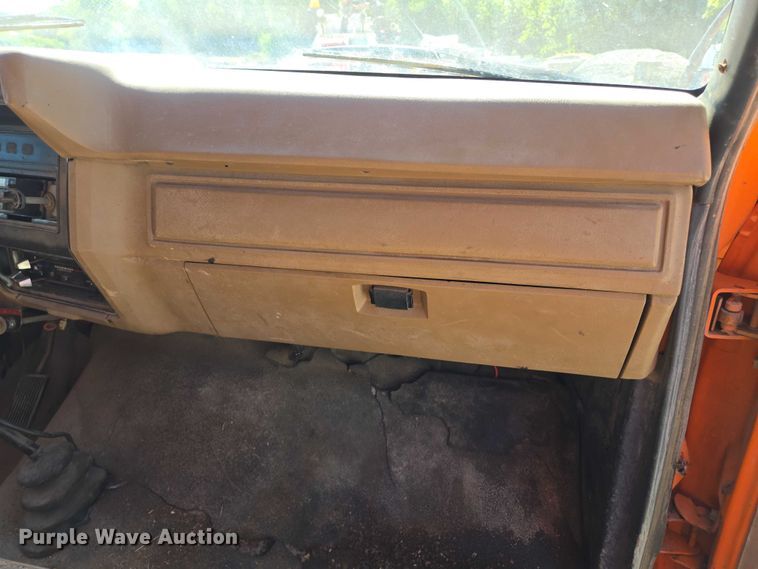 image for item EV1690 1987 Ford F700 dump truck