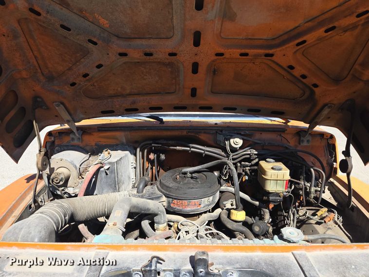 image for item EV1690 1987 Ford F700 dump truck