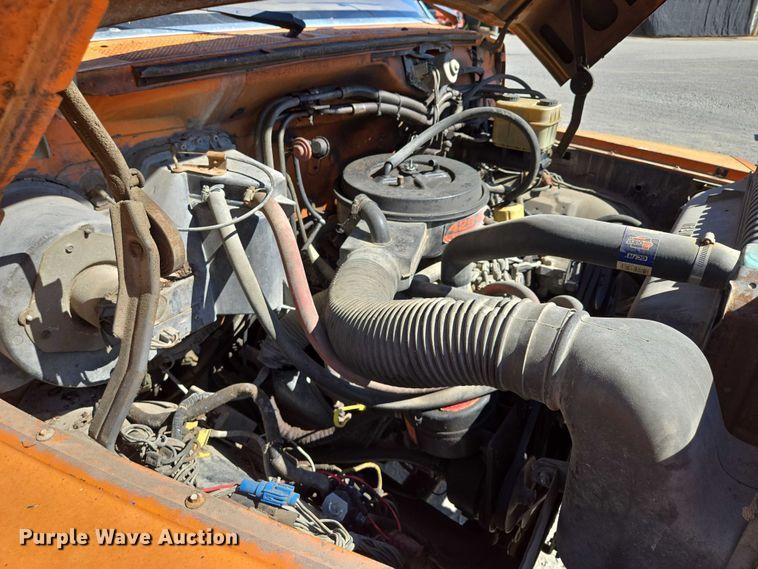 image for item EV1690 1987 Ford F700 dump truck