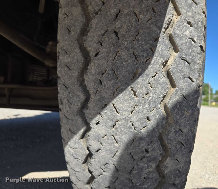 image for item EV1690 1987 Ford F700 dump truck