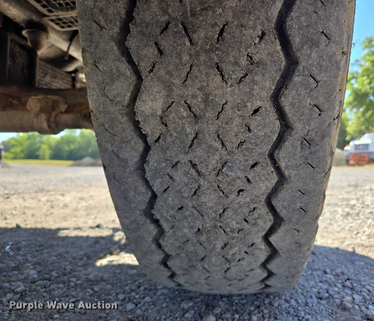 image for item EV1690 1987 Ford F700 dump truck