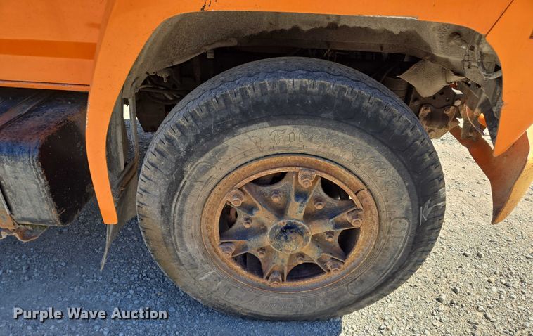 image for item EV1690 1987 Ford F700 dump truck