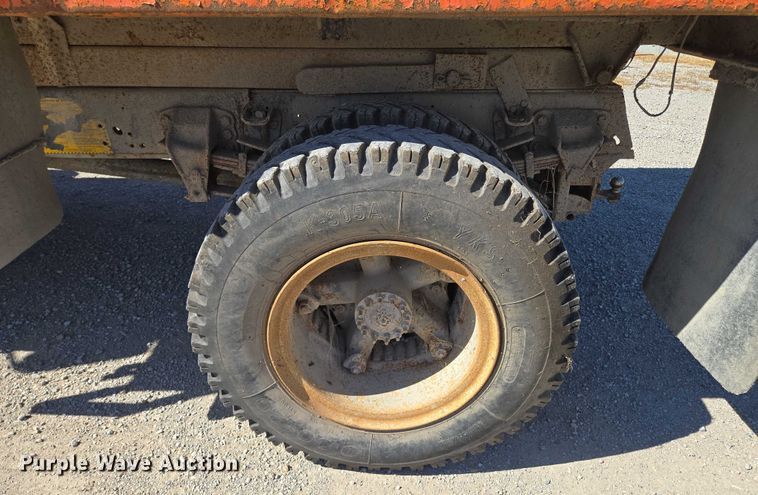 image for item EV1690 1987 Ford F700 dump truck