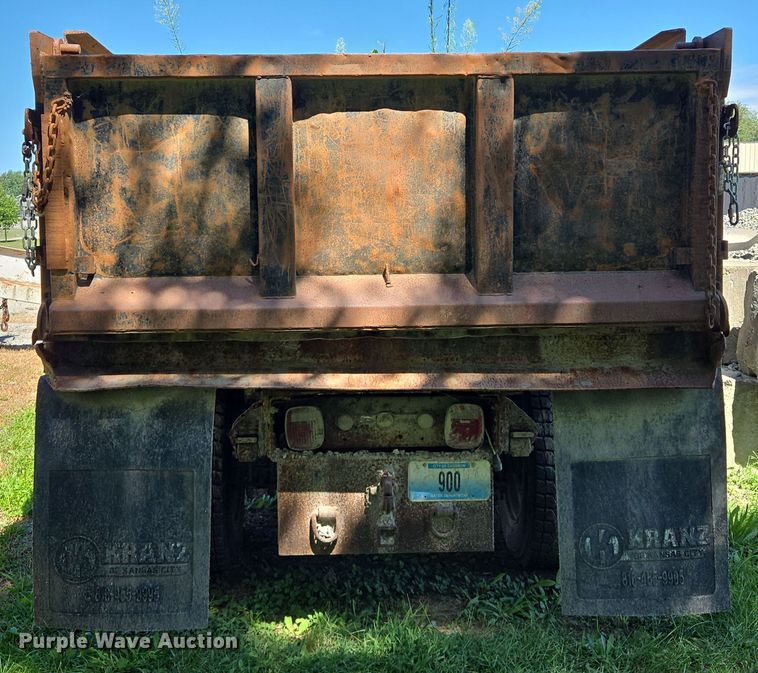 image for item EV1692 2000 Chevrolet C6500 dump truck