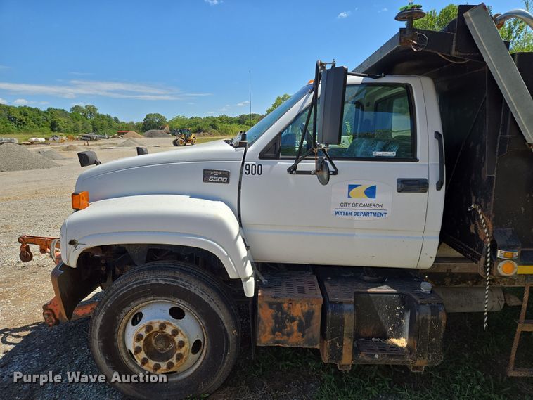 image for item EV1692 2000 Chevrolet C6500 dump truck
