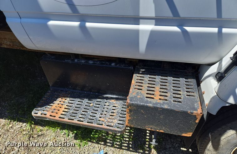 image for item EV1692 2000 Chevrolet C6500 dump truck