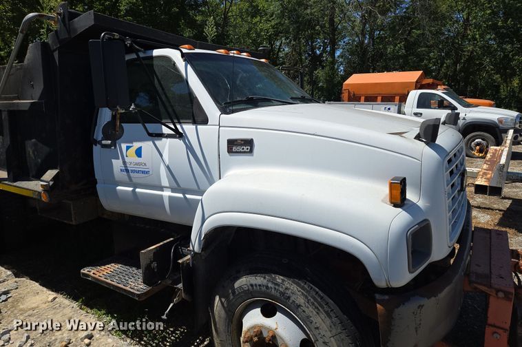 image for item EV1692 2000 Chevrolet C6500 dump truck