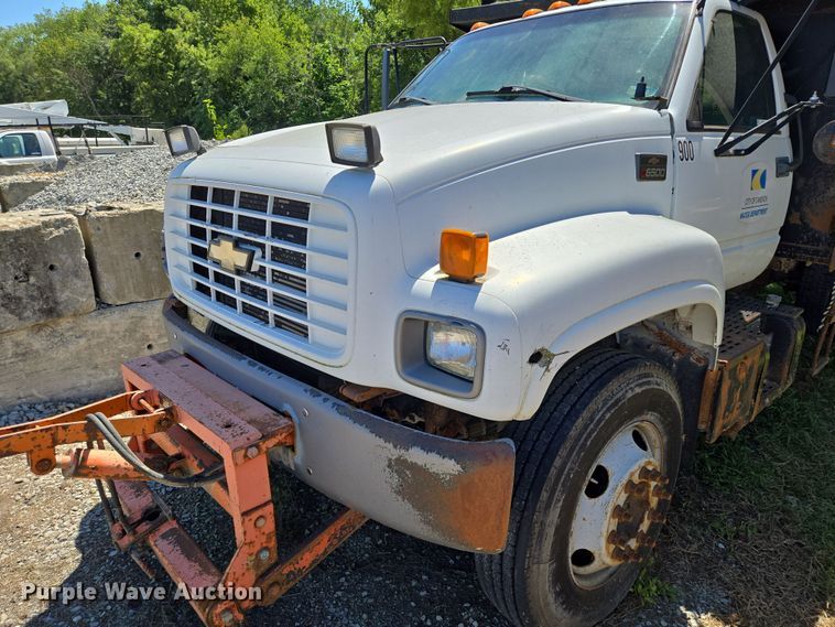 image for item EV1692 2000 Chevrolet C6500 dump truck