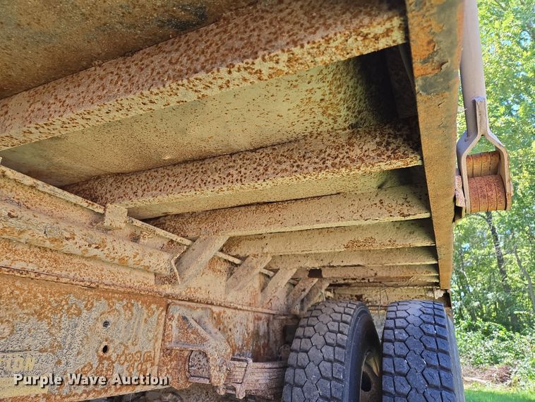 image for item EV1692 2000 Chevrolet C6500 dump truck