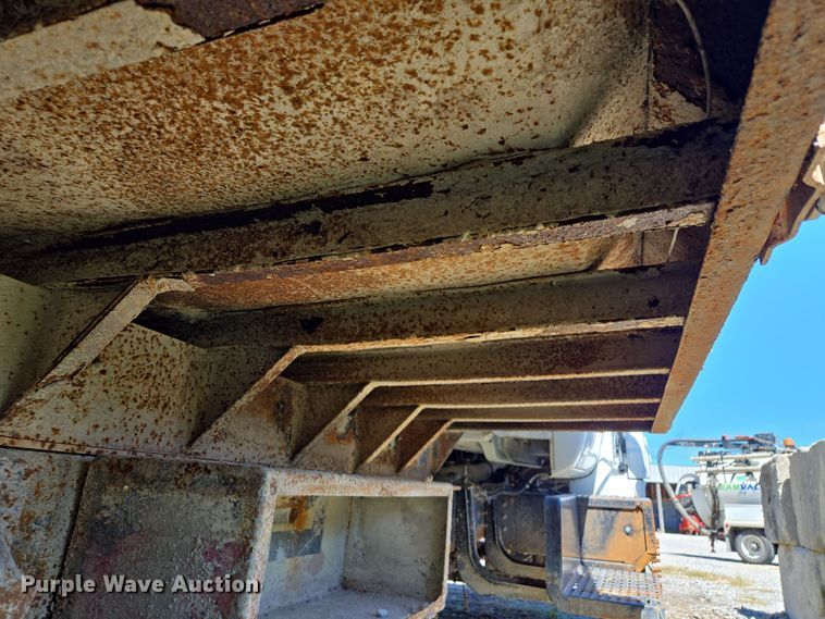 image for item EV1692 2000 Chevrolet C6500 dump truck