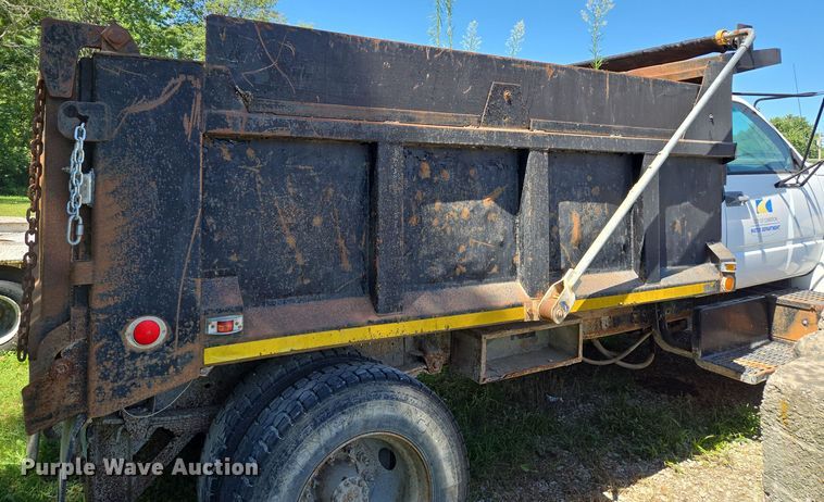 image for item EV1692 2000 Chevrolet C6500 dump truck