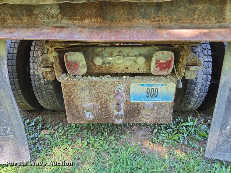 image for item EV1692 2000 Chevrolet C6500 dump truck