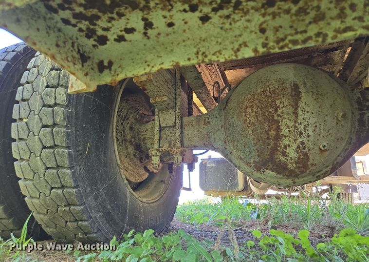 image for item EV1692 2000 Chevrolet C6500 dump truck