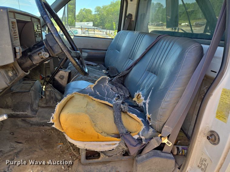 image for item EV1692 2000 Chevrolet C6500 dump truck