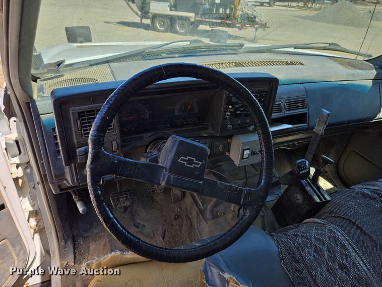 image for item EV1692 2000 Chevrolet C6500 dump truck