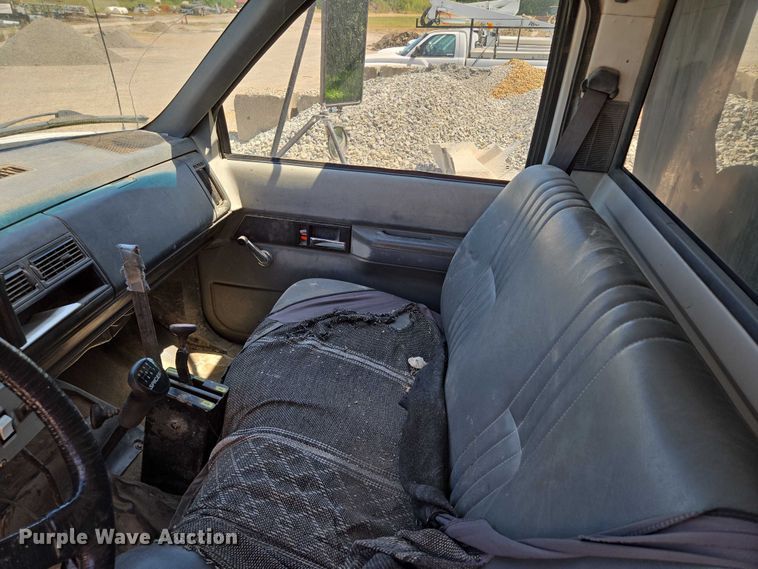 image for item EV1692 2000 Chevrolet C6500 dump truck