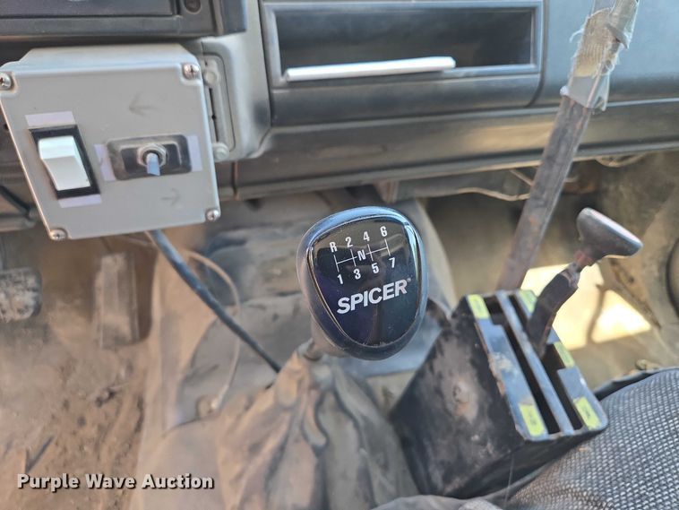 image for item EV1692 2000 Chevrolet C6500 dump truck