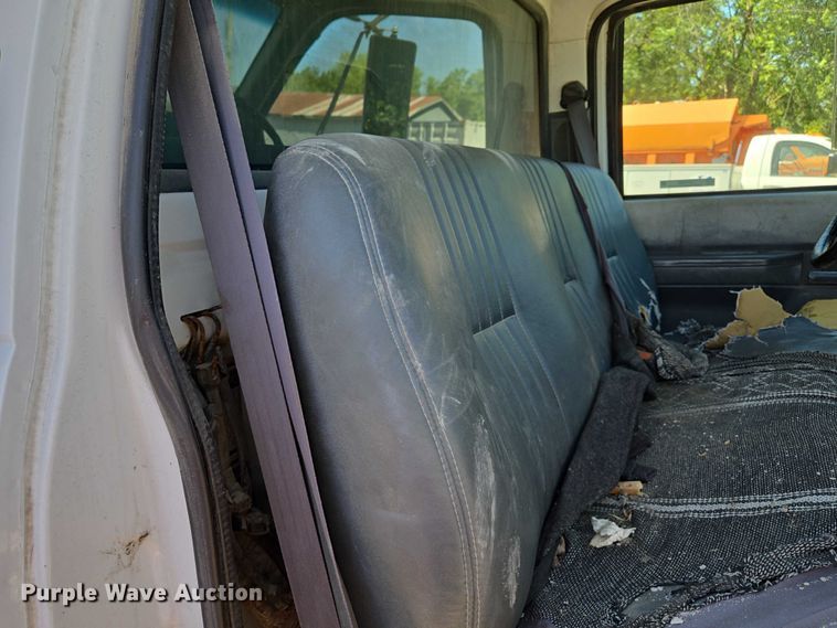 image for item EV1692 2000 Chevrolet C6500 dump truck