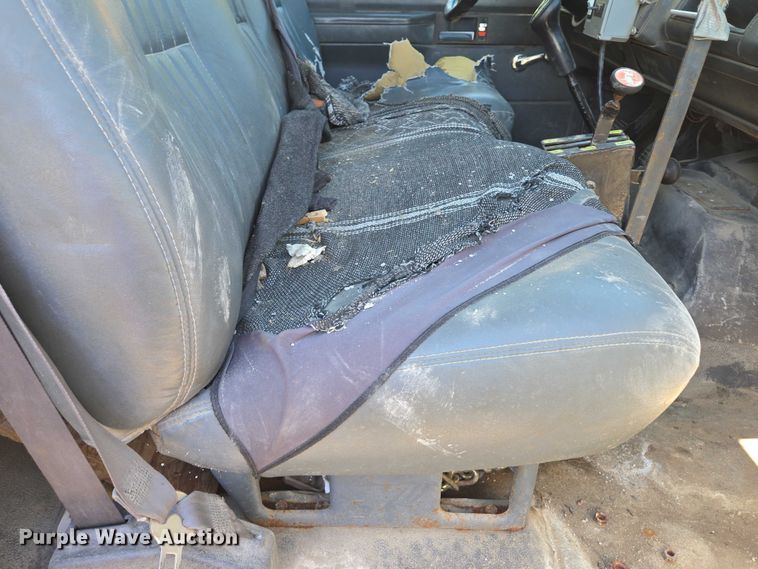 image for item EV1692 2000 Chevrolet C6500 dump truck