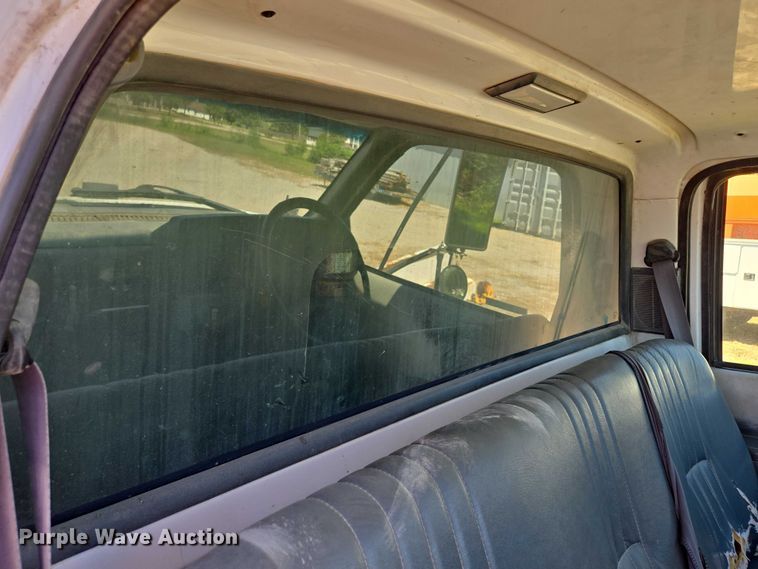 image for item EV1692 2000 Chevrolet C6500 dump truck