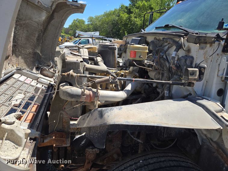 image for item EV1692 2000 Chevrolet C6500 dump truck