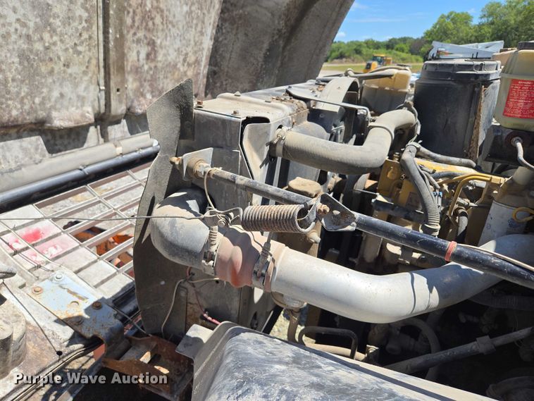 image for item EV1692 2000 Chevrolet C6500 dump truck