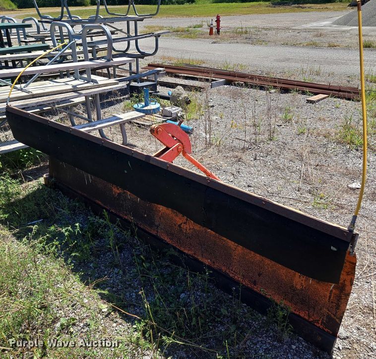 image for item EV1692 2000 Chevrolet C6500 dump truck