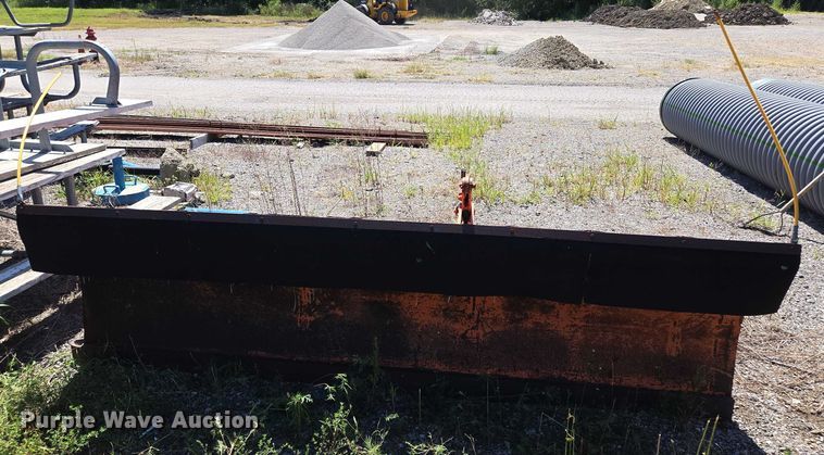 image for item EV1692 2000 Chevrolet C6500 dump truck