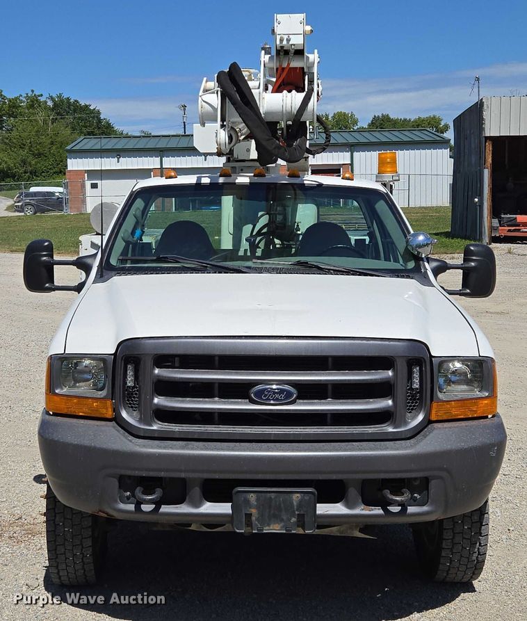 image for item EV1694 2001 Ford F550 Super Duty bucket truck