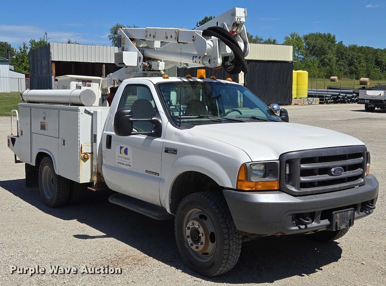 image for item EV1694 2001 Ford F550 Super Duty bucket truck