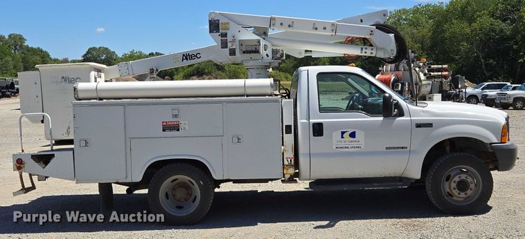 image for item EV1694 2001 Ford F550 Super Duty bucket truck