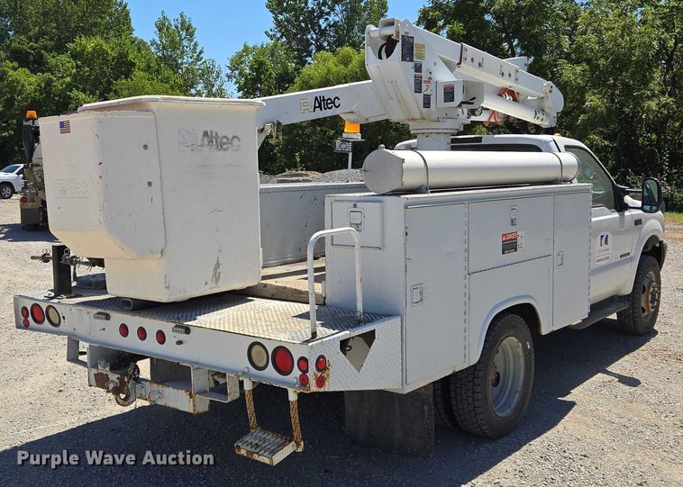 image for item EV1694 2001 Ford F550 Super Duty bucket truck