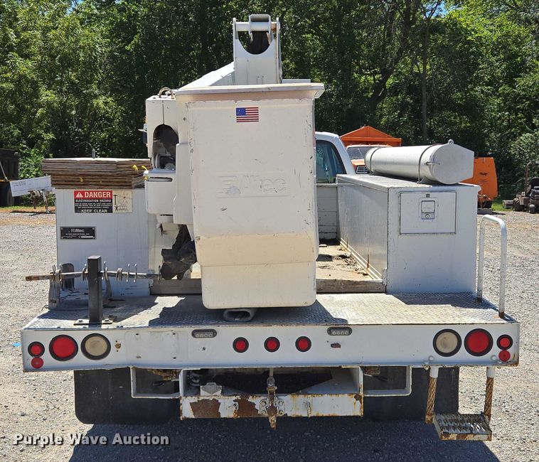 image for item EV1694 2001 Ford F550 Super Duty bucket truck