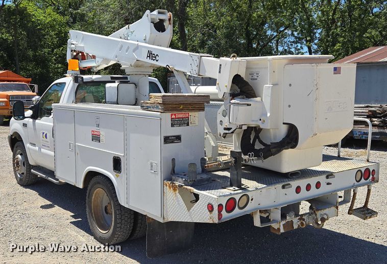 image for item EV1694 2001 Ford F550 Super Duty bucket truck