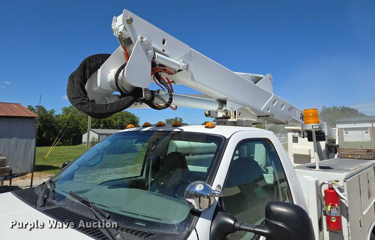 image for item EV1694 2001 Ford F550 Super Duty bucket truck