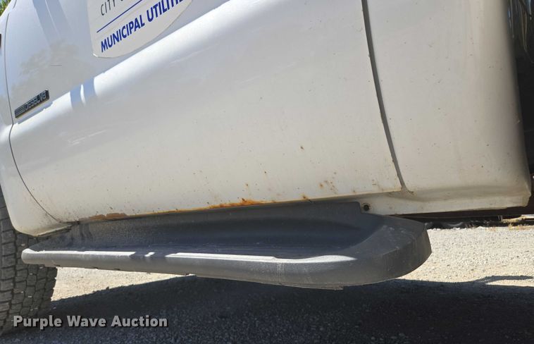 image for item EV1694 2001 Ford F550 Super Duty bucket truck