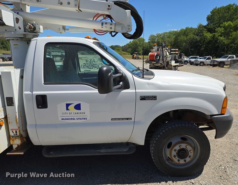 image for item EV1694 2001 Ford F550 Super Duty bucket truck