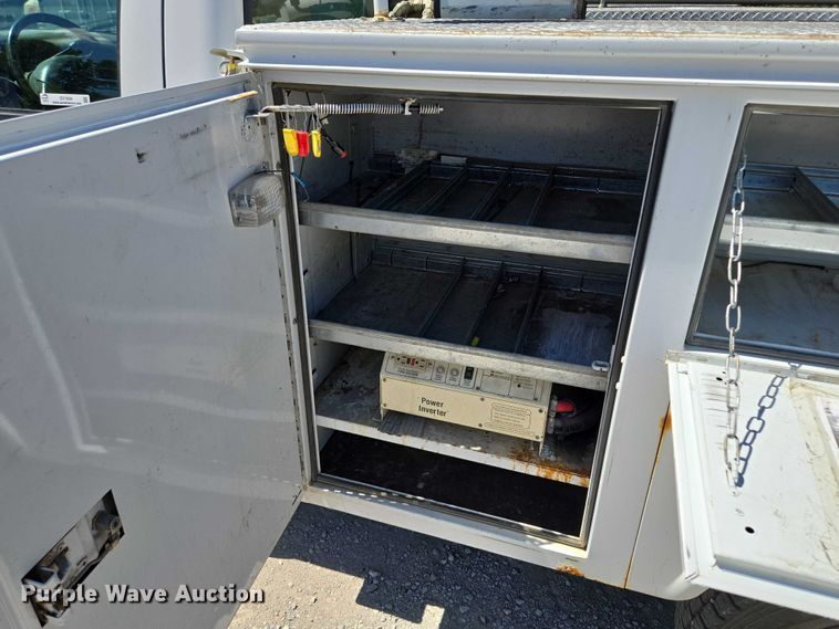 image for item EV1694 2001 Ford F550 Super Duty bucket truck