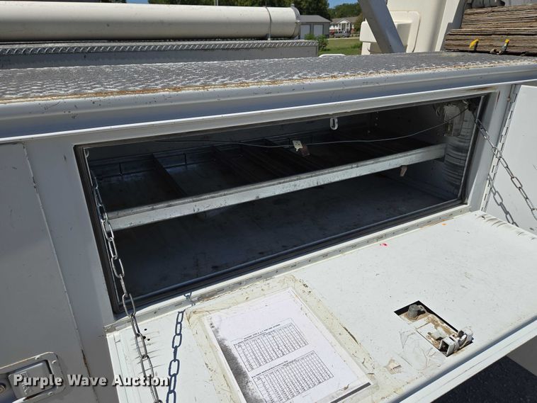 image for item EV1694 2001 Ford F550 Super Duty bucket truck