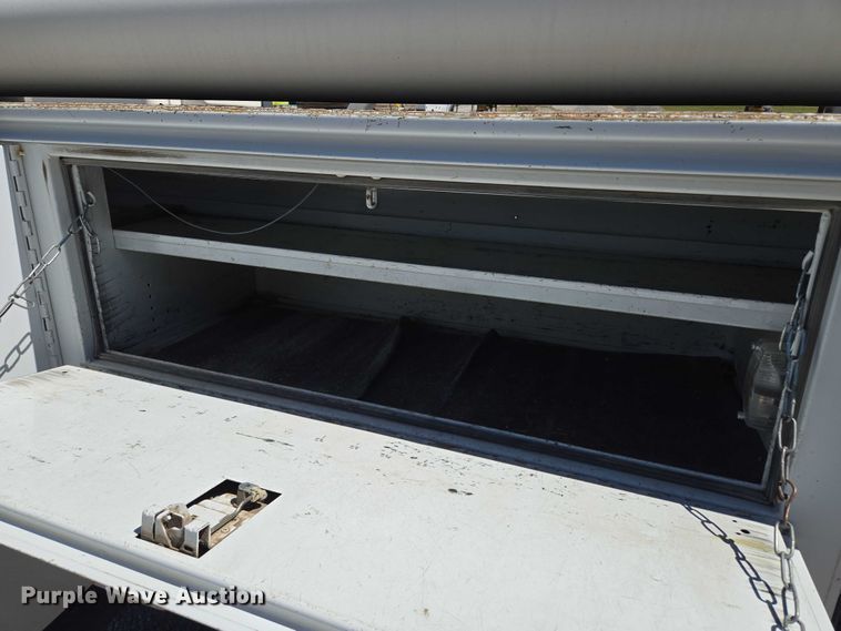 image for item EV1694 2001 Ford F550 Super Duty bucket truck