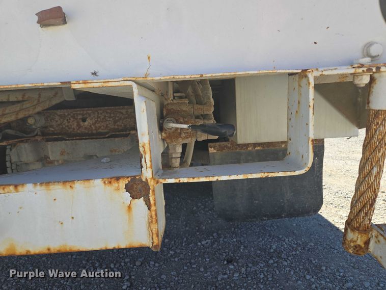 image for item EV1694 2001 Ford F550 Super Duty bucket truck