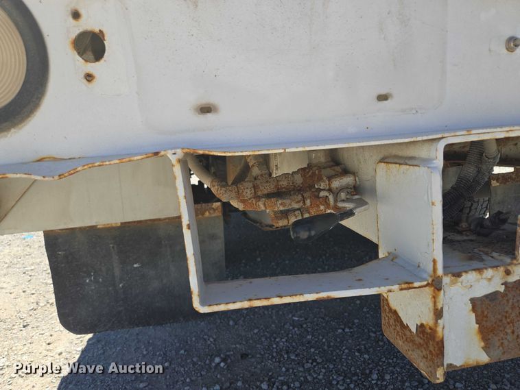 image for item EV1694 2001 Ford F550 Super Duty bucket truck