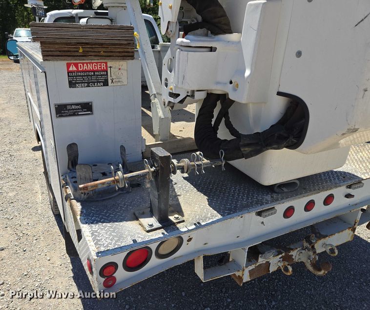 image for item EV1694 2001 Ford F550 Super Duty bucket truck