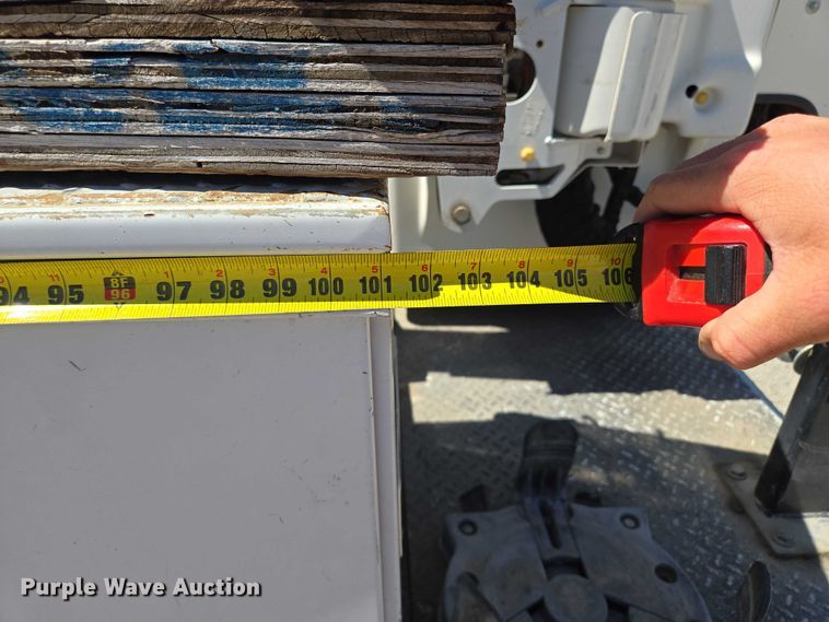 image for item EV1694 2001 Ford F550 Super Duty bucket truck