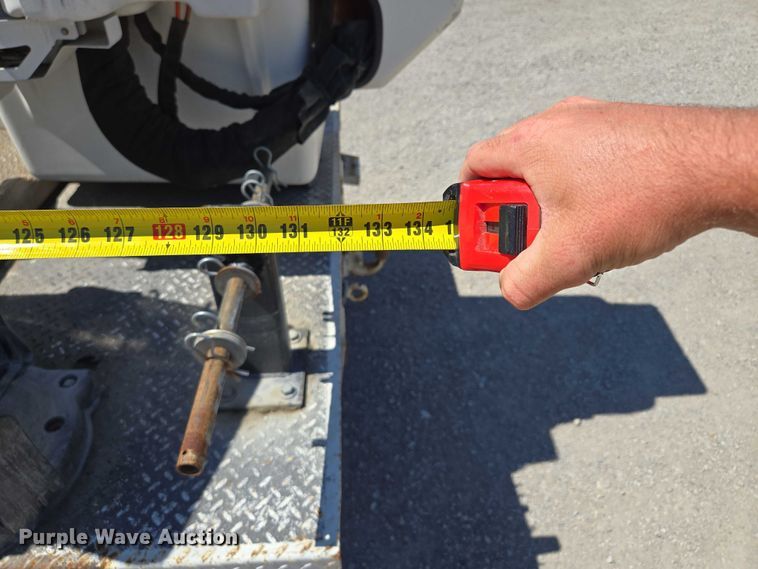 image for item EV1694 2001 Ford F550 Super Duty bucket truck